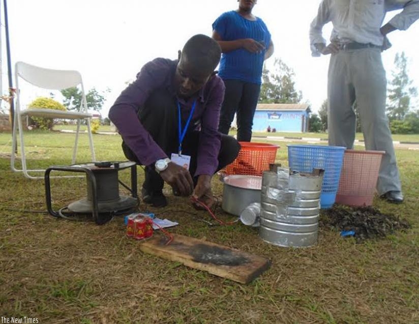 An exhibitor during last week's TVETs expo in Gikondo explains how the u2018magicalu2019 stove works. (Michel Nkurunziza)