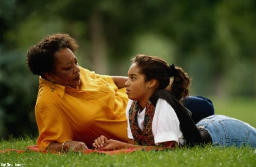 Young children should always befriend their grandparents because of their wisdom, character and informal education. (Net photo)