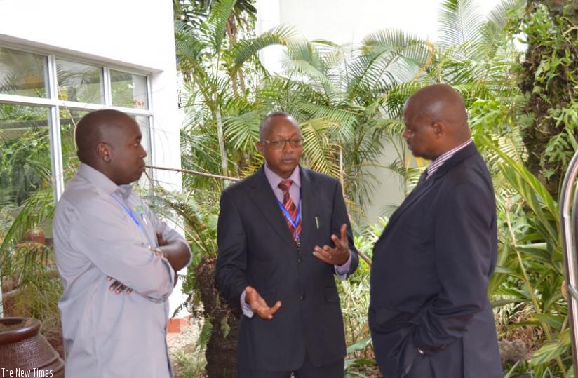 Auditor General Obadiah Biraro (C) chats with Bosco Mukombozi Karake from iCPAR and Cariithi M.Murimi the CEO of Value Directors Limited in Kenya. (Jean d'Amour Mbonyinshuti)