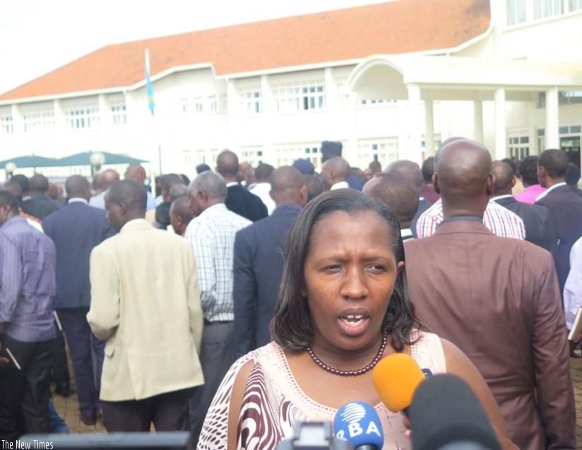 Governor Odette Uwamariya addresses the press at the provincial headquarters after the meeting. (S. Rwembeho)