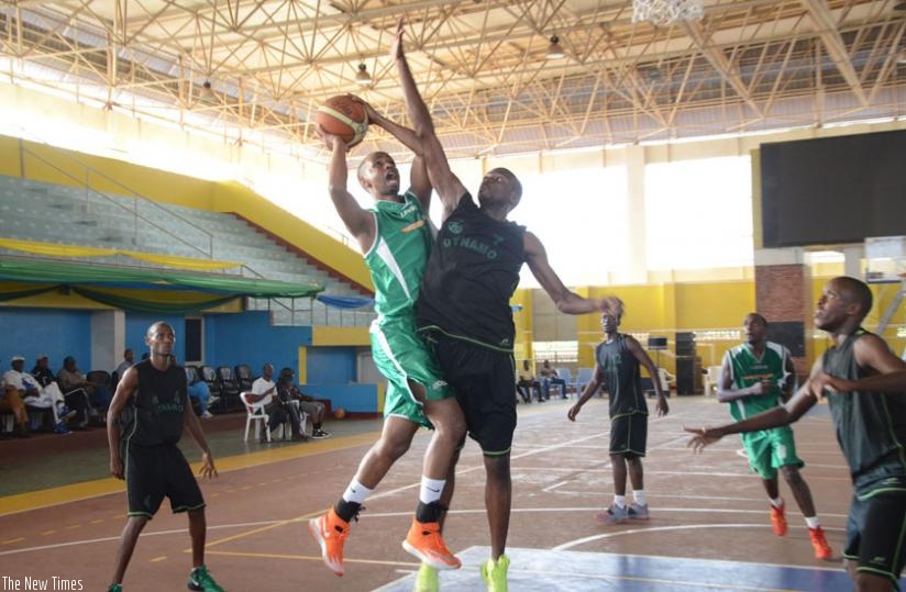Espoir star Lionnel Hakizimana (L) goes for a lay-up against Burundiu2019s Dynamo during the Zone V group stage game. (Sam Ngendahimana)