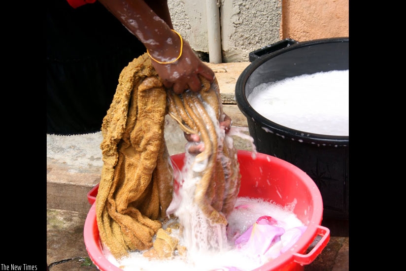 You should help your parents with house chores such as washing clothes. (Internet )