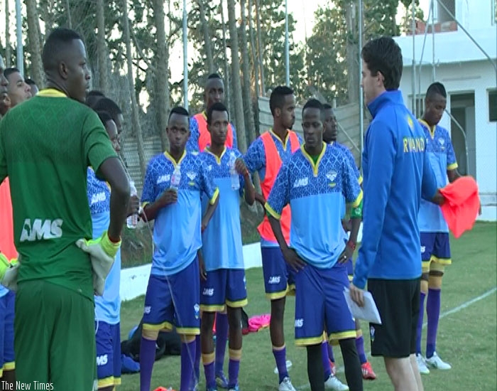 Amavubi coach McKinstry (R) talks to his players during a training session in Sousse on Tuesday. (Courtsey)