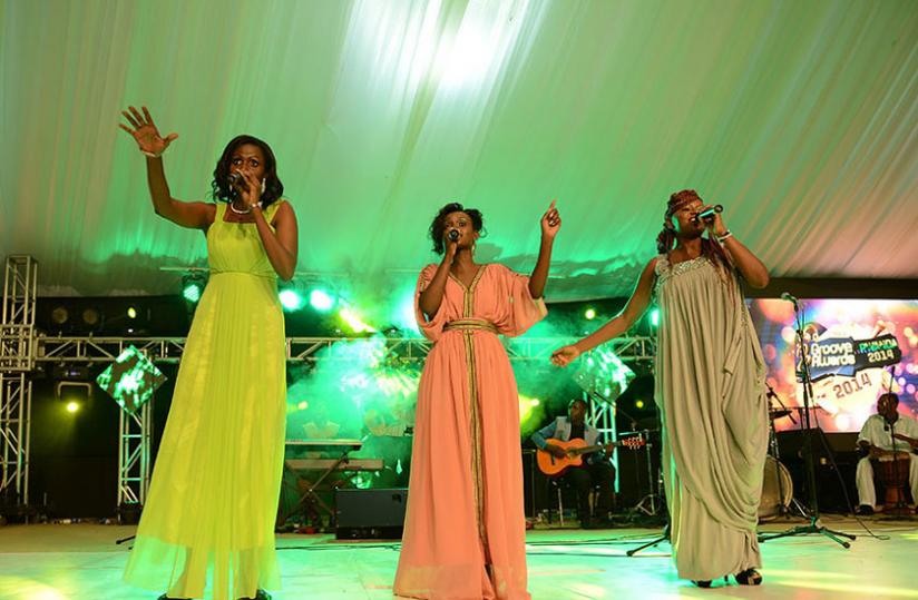 Gaby Kamanzi (L) performing along with other artistes during Groove awards last year. (File)