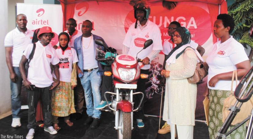 Nduwayezu (middle) poses with some of the previous Tunga promotion winners on Wednesday.  (Shamim Nirere)