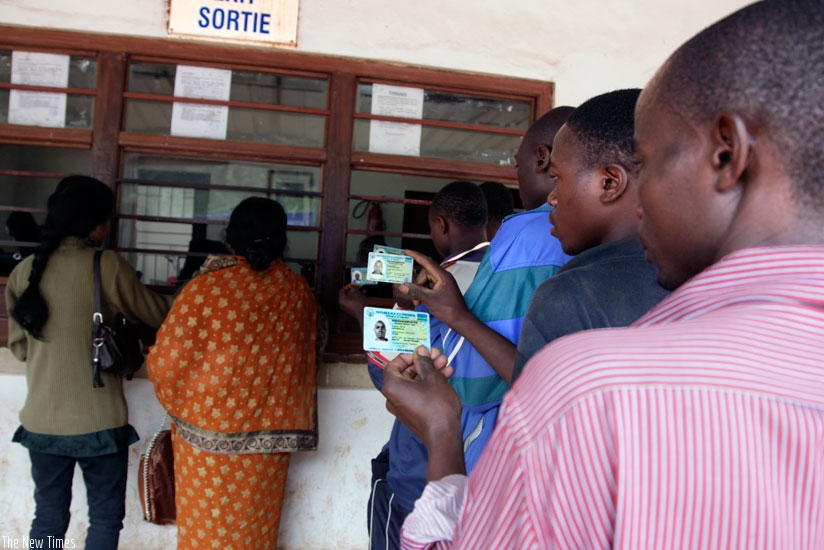 Rwandans travel through Gatuna border using National Identity cards. (File)