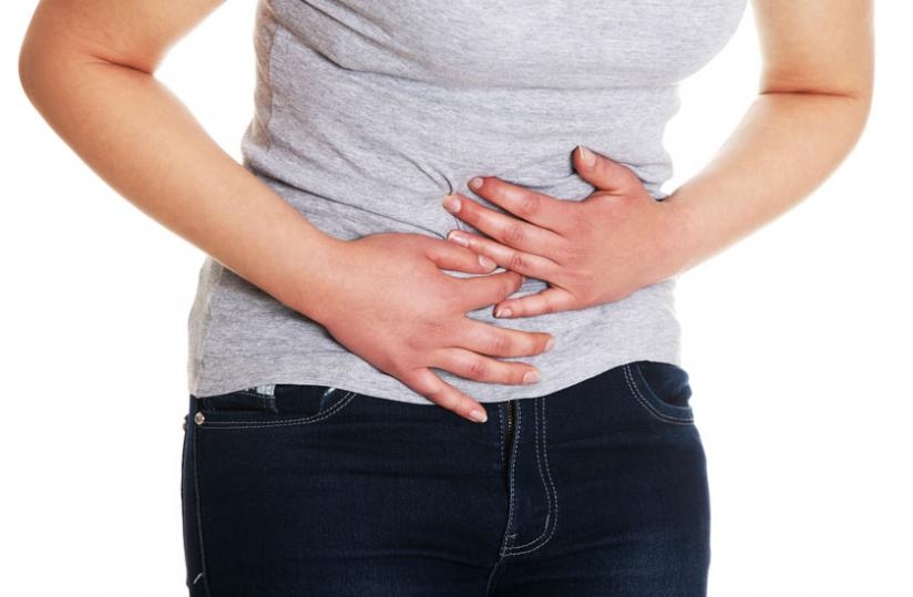 Lower abdominal pains and back pain are other symptoms of UTIs. (Net photo)