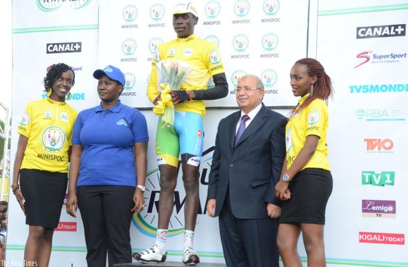 The prologue winner Nsengimana poses on the podium alongside Sports minister Julienne Uwacu and a UCI-Africa official. (S. Ngendahimana)