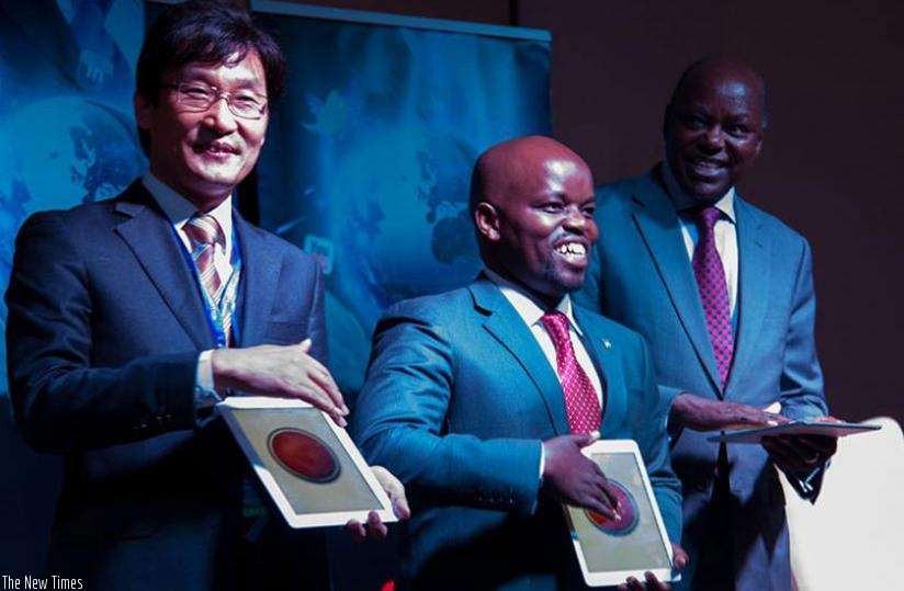 ALL SIMILES: (L-R) Youngsuk Jeon, the CEO of Olleh Rwanda Network; Jean-Philbert Nsengimana, the Minister for Youth and f ICT, and Steven Mutabazi, the commercial strategist of ICT department at Rwanda Development Board (RDB) at the launch of 4G LTE in Rwanda last year. (File)