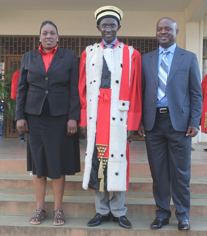 Sam Rugege, Chief Justice with  Madeline Nirere(R), the chairperson of the NCHR and Emmanuel Gatera (L), the appointed eighth commissioner in the National Commission for Human Rights (NCHR) after the swearing-in ceremony. (Courtesy) 