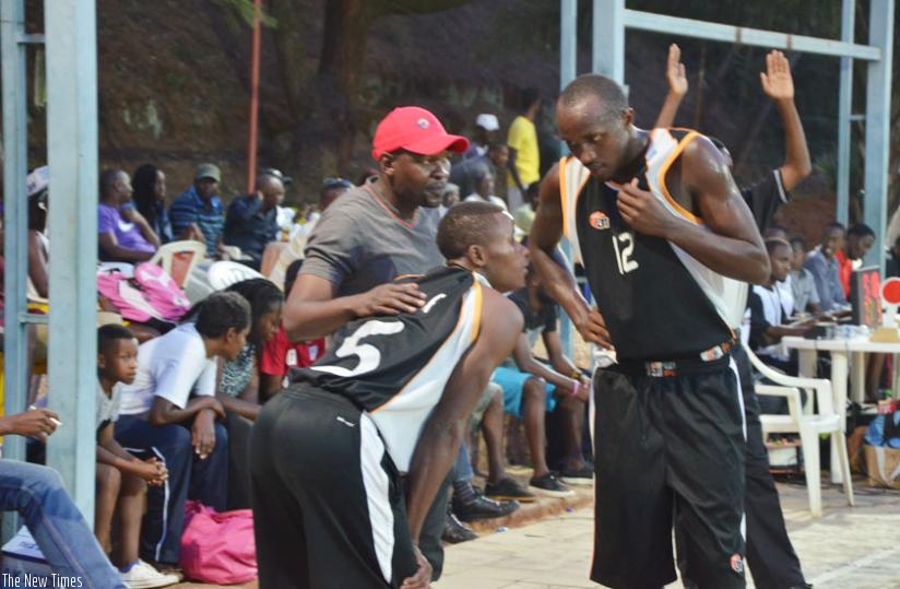 Cliff Owuor speaks to his players during last seasonu2019s playoffs series against Patriots. (Sam Ngendahimana)