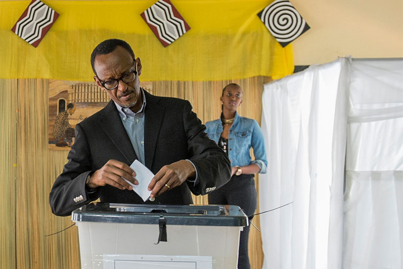 President Kagame casts his vote at APE-Rugunga polling station in Kigali on Friday. (Village Urugwiro)