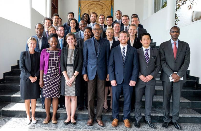 President Paul Kagame in a group photo with students from Stanford Graduate School of Business at Village Urugwiro in Kigali yesterday. (Village Urugwiro)