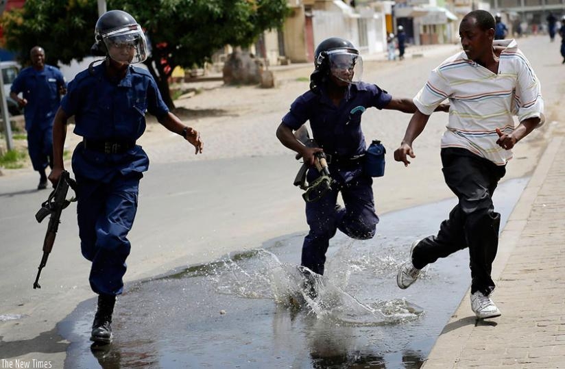 Riot police chase a demonstrator in Bujumbura in May this year as protesters opposed President Pierre Nkurunziza's decision to seek re-election. (Net photo)