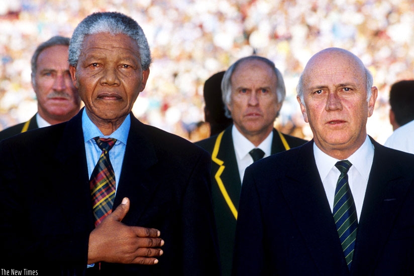 FW De Klerk (R), seen here in a file photo with with Nelson Mandela, helped to bring an end to apartheid. (Internet photo)