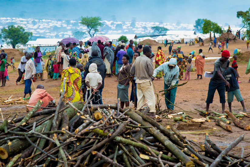 Some Burundian refugees line up to receive firewood at Mahama Refugee camp in Kirehe District. (Doreen Umutesi)