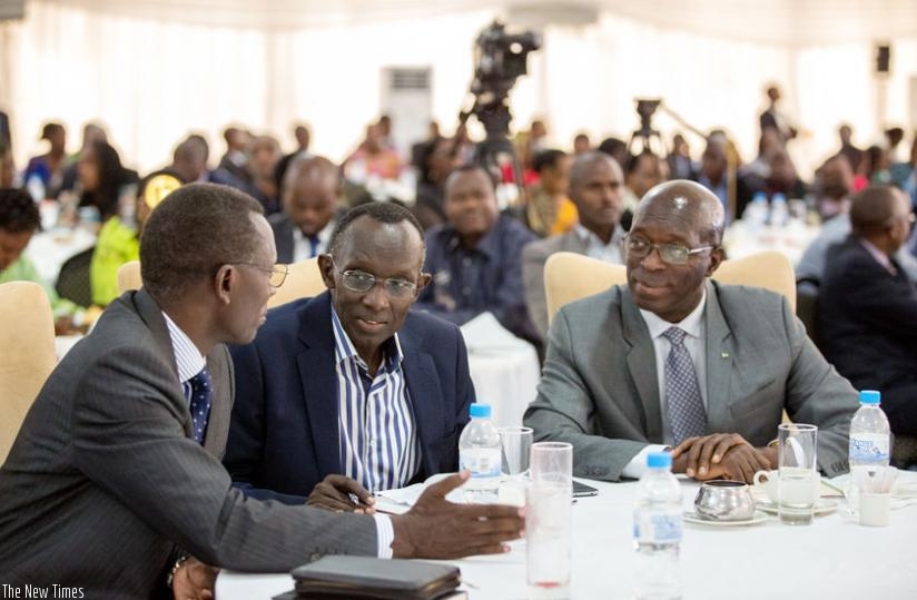 Prime Minister Anastase Murekezi (R) chats with Pastor Antoine Rutayisire (L), the chairperson of the Rwanda Leaders Fellowship, and Chief Justice Sam Rugege at the National Prayer Breakfast in Kigali yesterday. (Courtesy)