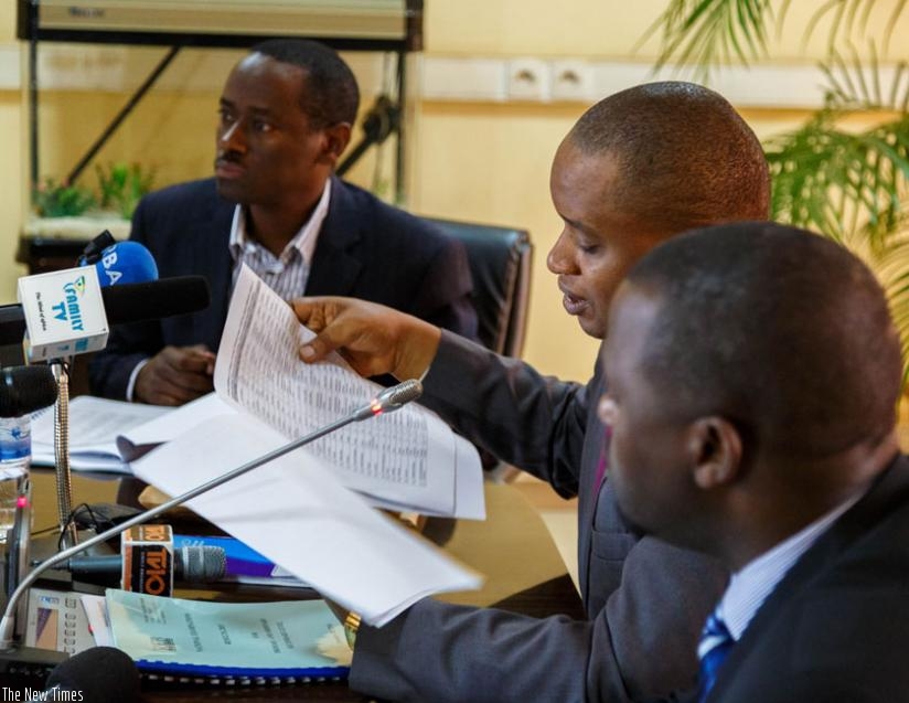 Rwamukwaya (C) releases Primary Six and Ou2019Level results on Thursday in Kacyiru. (File)