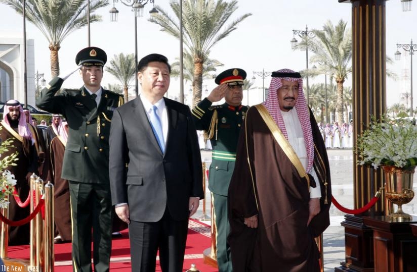 President Xi Jinping (L, front) attends the welcoming ceremony held by Saudi King Salman bin Abdulaziz Al Saud (R, front) before their talks in Riyadh, Saudi Arabia on Tuesday. (Xinhua)