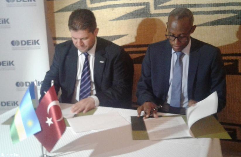 Ozen Ibrahim (left), the chairman  of the Turkey- Rwanda Business Council  and PSF chief Stephen Ruzibiza sign the deal establishing the council in Kigali. (Peterson Tumwebaze)
