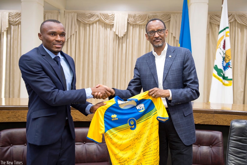 President Kagame receives a replica of the national jersey from Amavubi skipper Jacques Tuyisenge at Village Urugwiro in Kigali yesterday. (Village Urugwiro)