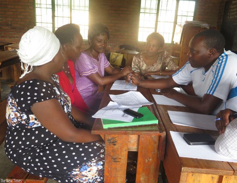 Teachers during the training on new competence based curriculum in Rwamagana. (Frederic Byumvuhore)