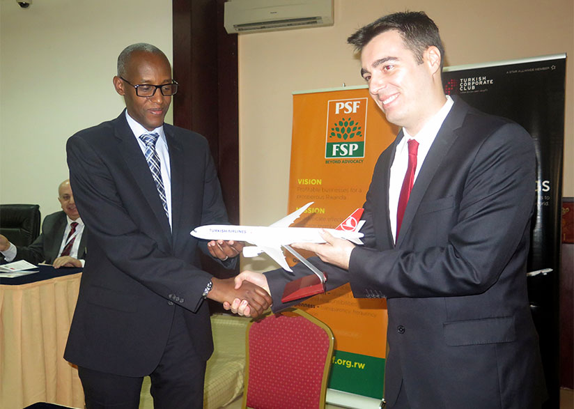 The CEO of PSF receives a gift from the Turkish Airlines boss. (Julius Bizimungu)
