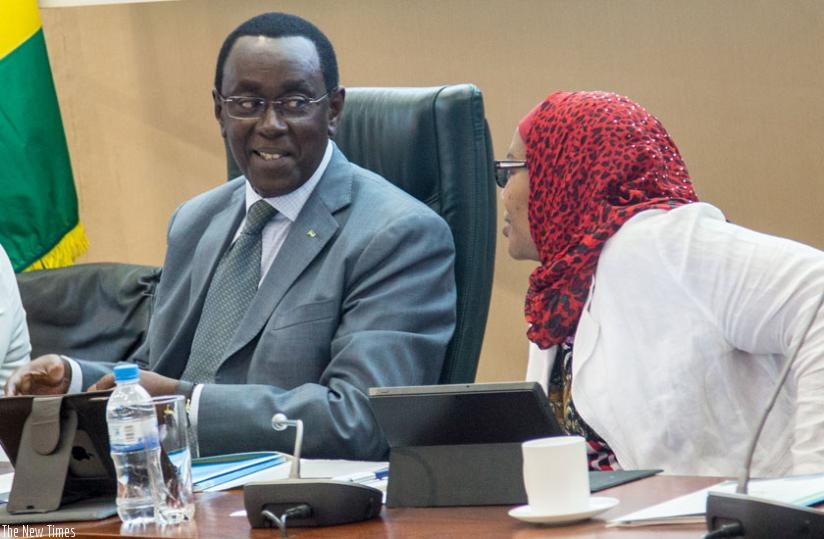 Makuza (L) talks to  Fatou Harerimana (R), Senate vice-president in charge of legislation and oversight, at a past session. (File)