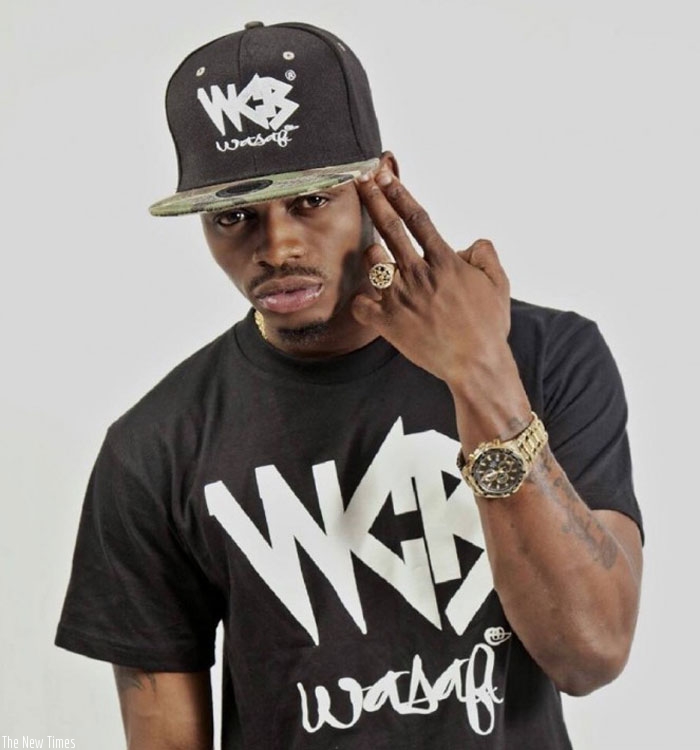 Hundreds of young people were fought off by police as they tried to break into the singer's Valentine's Day concert venue. (Net photo)