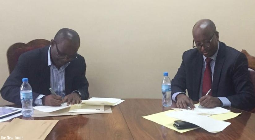 Musoni (right) and his Tanzanian counterpart Mbararwa sign the agreement in Mwanza last week. (Courtesy)