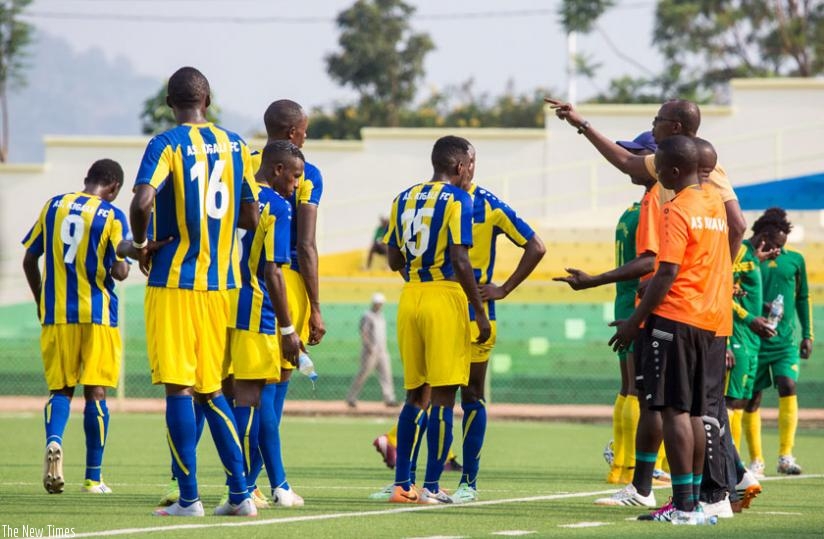 AS Kigali coach Nshimiyimana (R) giving instructions to his players during the game against Marines FC last weekend. (T. Kisambira)