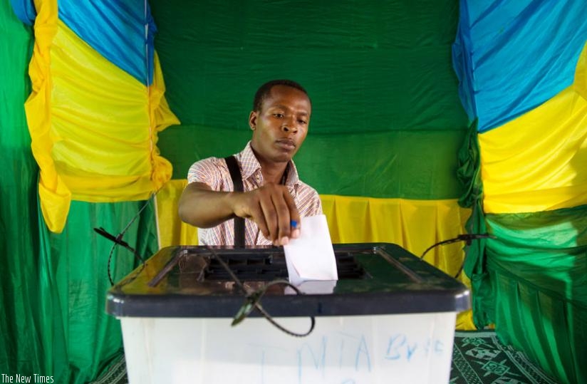 A resident of Kicukiro casts his vote at Kicukiro Primary School yesterday. (Timothy Kisambira)