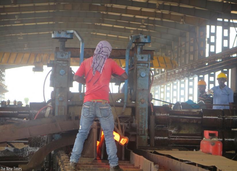 Imana Steel workers say they lack special gear for protection during work. (F. Byumvuhore)