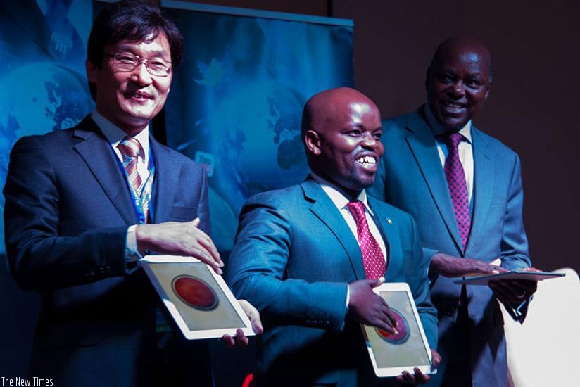 (L-R) Youngsuk Jeon, Jean-Philbert Nsengimana , and Steven Mutabazi, during the launch of 4G LTE in 2014. (File)
