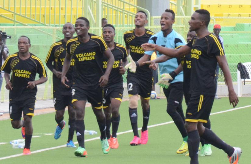 Mukura VS midfielder Muhadjiri Hakizimana (C) is the league top scorer with 9 goals. (S. Ngendahimana)