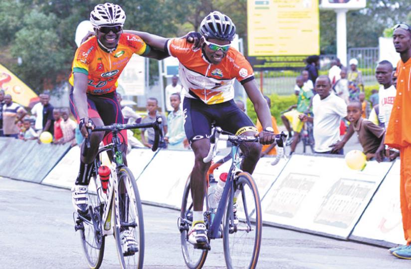 Byukusenge (left) and teammate Uwizeye, did not have a good start as Team Rwanda struggled in the first two days at this year's Tour of Algeria. (File)