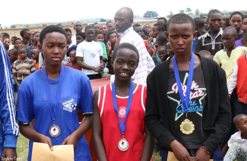 L-R: Gloria Mushyiti, who finished third, Dusabe and Stephanie Niyodusenga, who finished first among Nyanza residents. (G. Asiimwe)