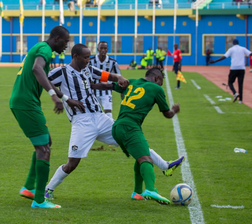 APR stand-in captain Jean-Claude Iranzi challenges Yanga's Juma Abdul (# 12), who scored the first goal for the visitors. Yanga won the game 2-1 on Saturday. (D. Umutesi)