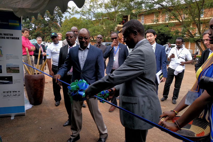 Minister Biruta cuts the ribbon to launch the Water Day exhibition. (Courtesy)