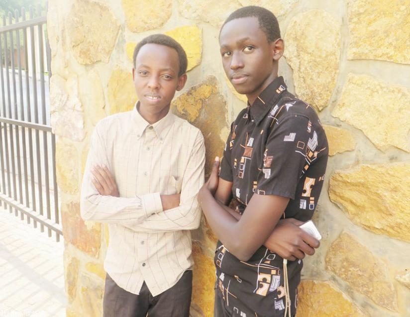 Jack Kibamba (left) met Christian Ragira in hospital after the latter was injured in an accident.  (J. Bizimungu)