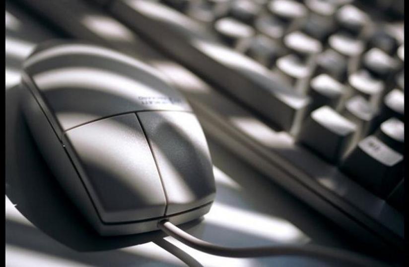 Swapping out a wired mouse might leave people open to attack via spoofed clicks. (Net photo)