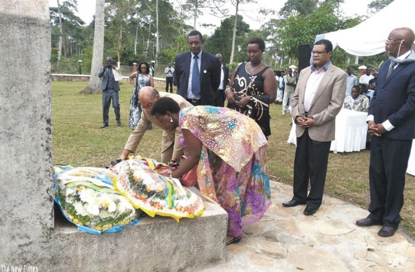 Thobani lays a wreath on one of the mass graves at Ggolo, Mpigi last year. (File)