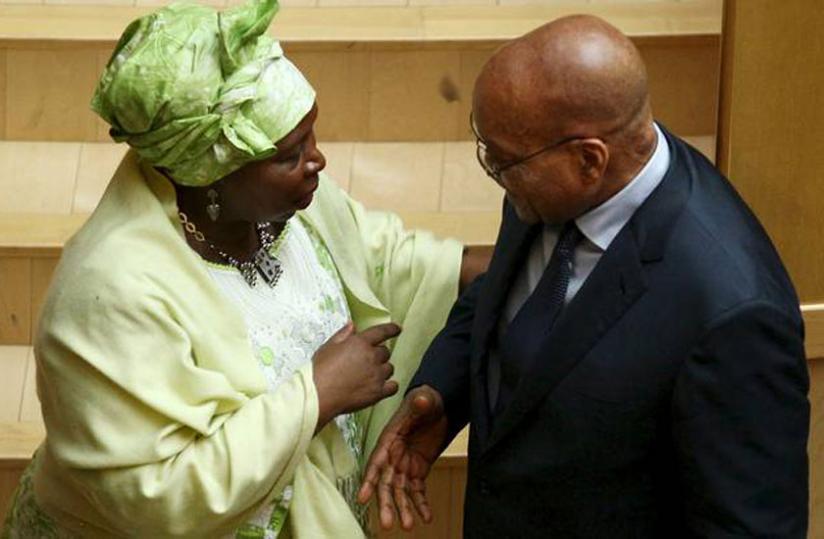 African Union Commission chairperson Nkosazana Dlamini-Zuma speaks with South Africa's President Jacob Zuma during an AU meeting in Addis Ababa, Ethiopia in January. (Net Photo)
