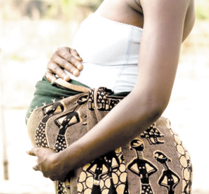 Itching in pregnant women can be caused by hormonal changes. (Net photo)