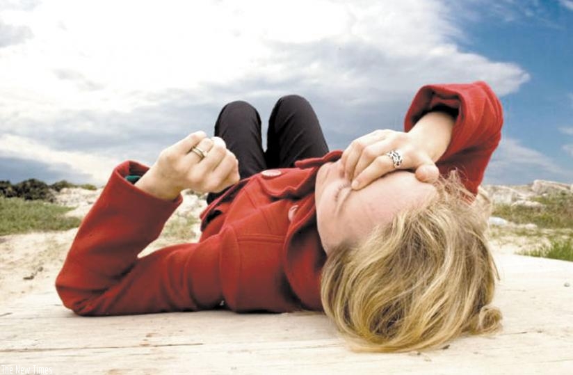 Low blood sugar levels, as may happen without eating or drinking anything for a long time, can also cause fainting. (Net photo)