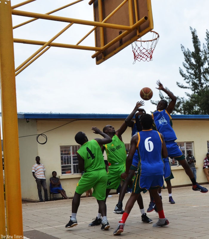 Patriots (in blue) face third-placed IPRC-Kigali at Amahoro indoor stadium on Friday night. (File)