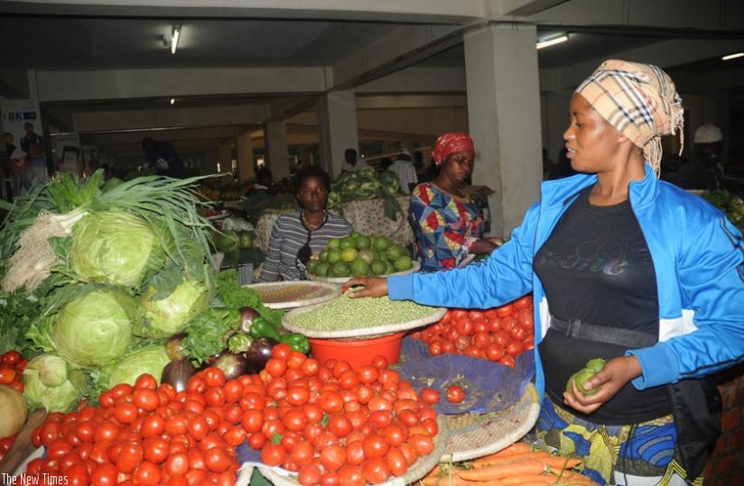 The prices of tomatoes, cabbage and peas are unchanged in most markets in the Eastern Province. (File)