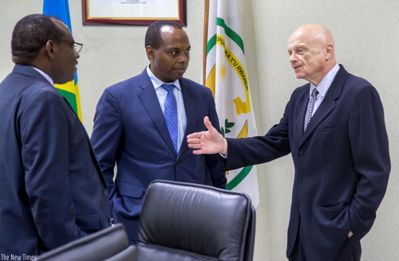 Lifschitz (R) chats with Gatare (C) and Gatete prior to the signing of the deal. (Doreen Umutesi)