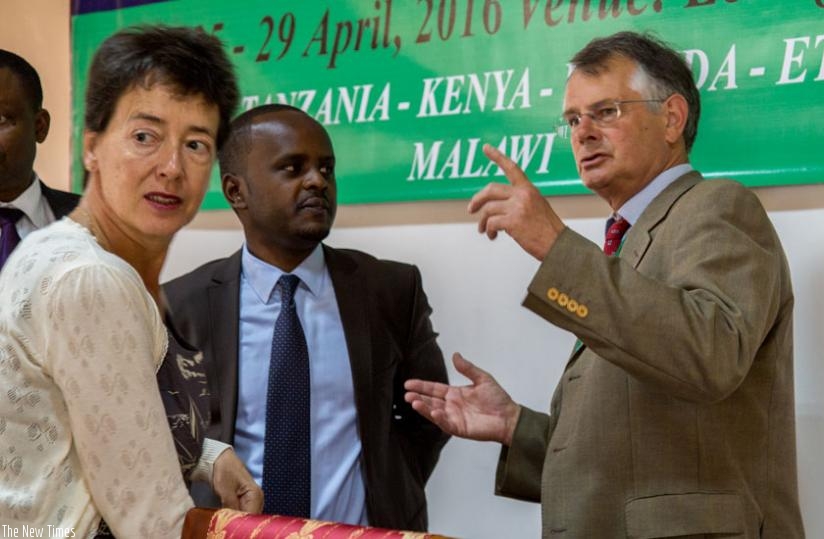 Huijsman (R) chats with Nsanganira (C) and Dutch Ambassador to Rwanda Frederique Maria de Man. (Doreen Umutesi)
