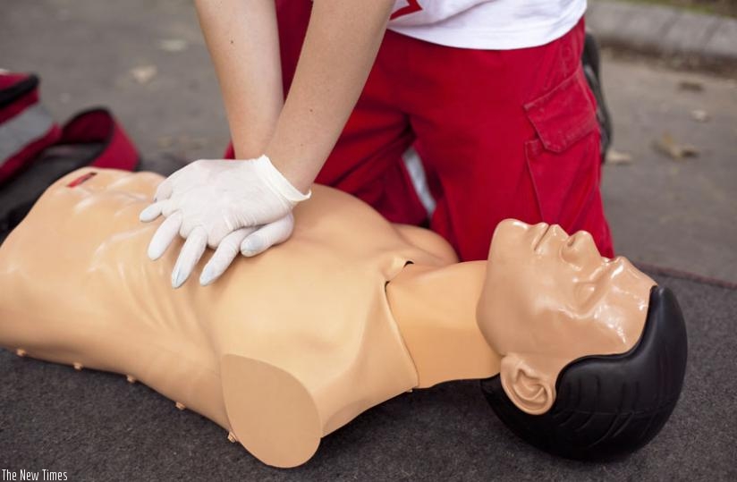 A medic illustrates how resuscitation is done after a heart attack. (Net photo)